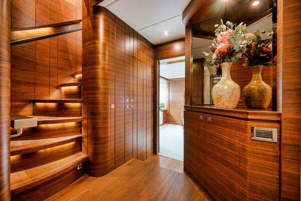 Horizon P110 Tri-Deck Yacht For Sale