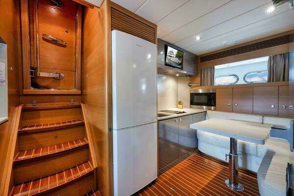Horizon P110 Tri-Deck Yacht For Sale