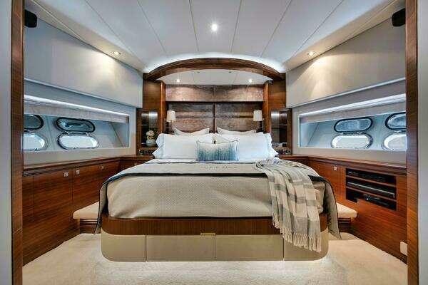 Horizon P110 Tri-Deck Yacht For Sale