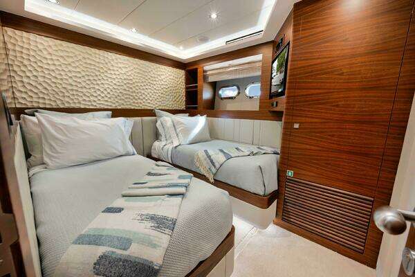Horizon P110 Tri-Deck Yacht For Sale