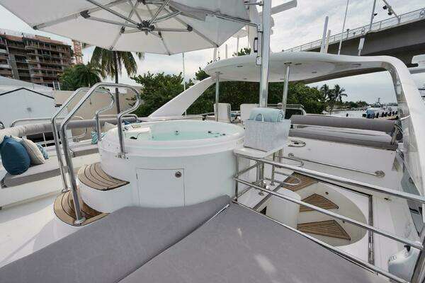 Horizon P110 Tri-Deck Yacht For Sale