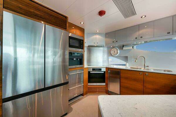 Horizon P110 Tri-Deck Yacht For Sale