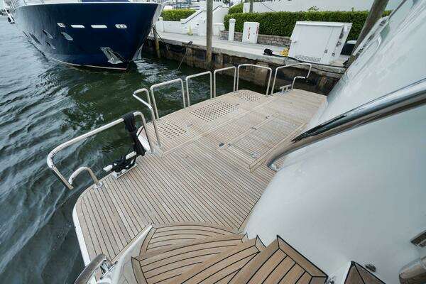 Horizon P110 Tri-Deck Yacht For Sale