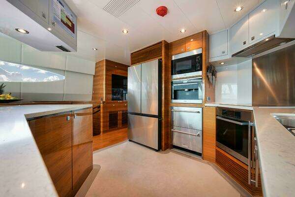 Horizon P110 Tri-Deck Yacht For Sale