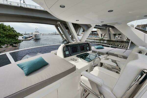 Horizon P110 Tri-Deck Yacht For Sale