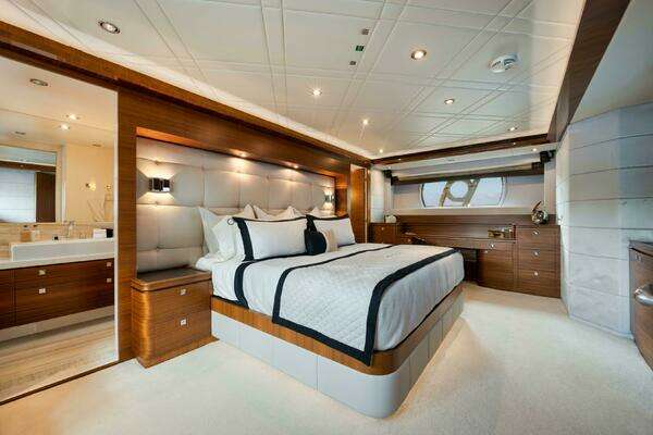 Horizon P110 Tri-Deck Yacht For Sale