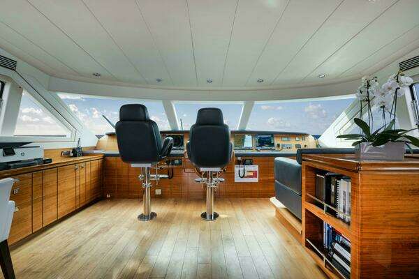 Horizon P110 Tri-Deck Yacht For Sale