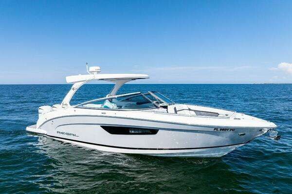 33-ft-Regal-2022-33 OBX-Bradenton Florida United States yacht for sale