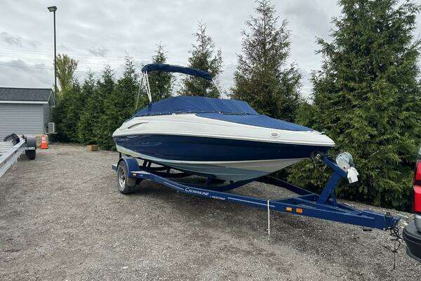 Photo of the 2014 Crownline 185 SS