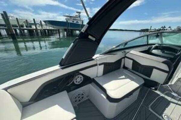 Photo of the 2023 Monterey 275SS