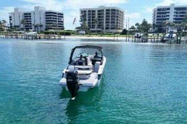 Photo of the 2023 Monterey 275SS