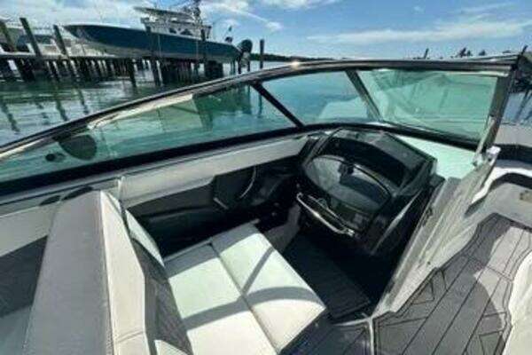 Photo of the 2023 Monterey 275SS