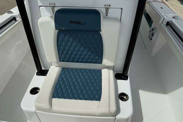 2023 Front Runner 33