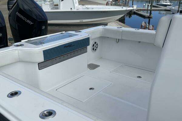 2023 Front Runner 33