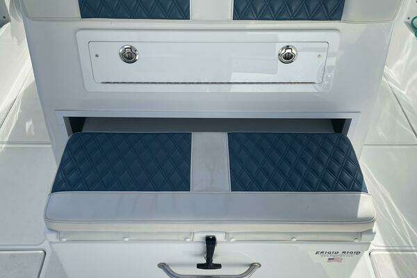 2023 Front Runner 33