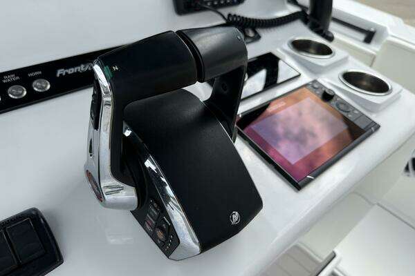 2023 Front Runner 33