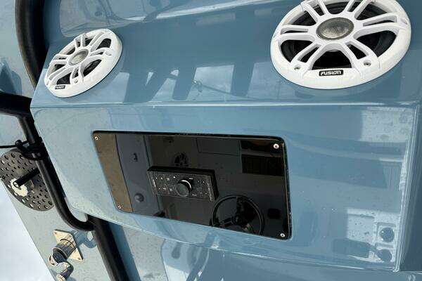 2023 Front Runner 33