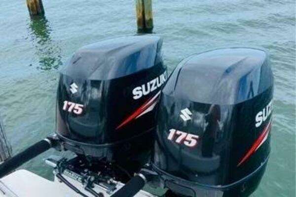 Photo of the 2011 Dusky 23'3