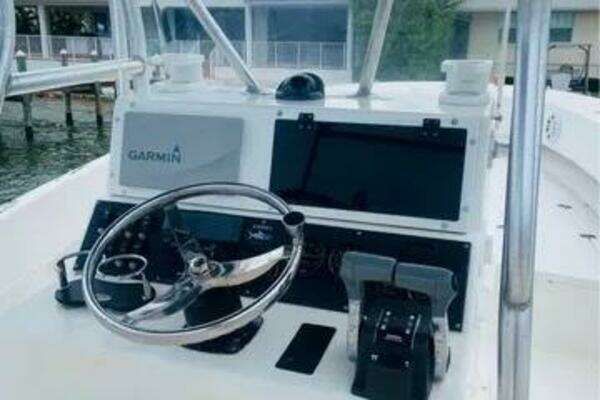 Photo of the 2011 Dusky 23'3