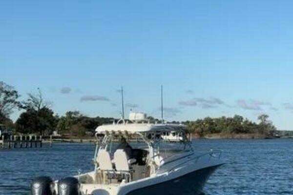 Photo of the 2005 Hydra-Sports 33VX