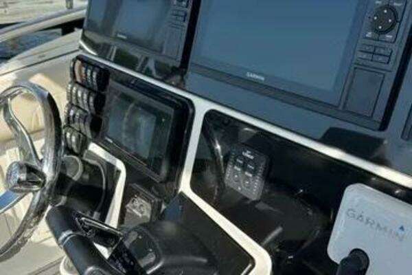 Photo of the 2005 Hydra-Sports 33VX