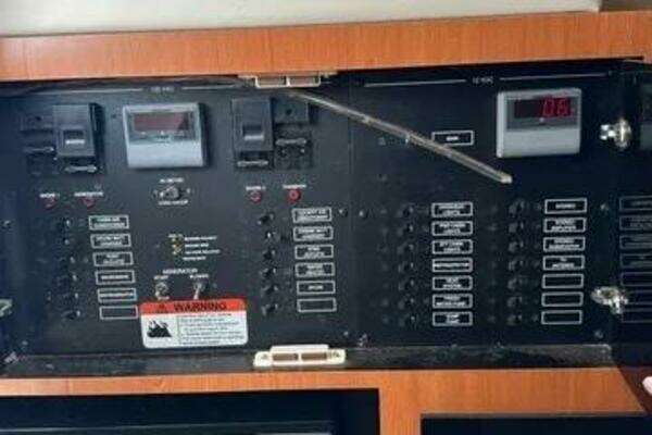 Photo of the 2005 Hydra-Sports 33VX