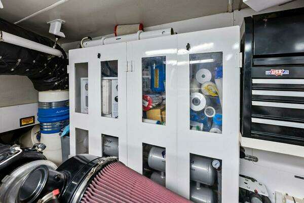 2006 Lazzara Yachts 84