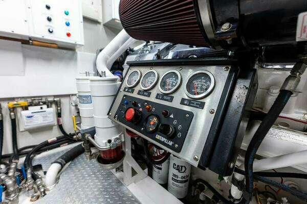 2006 Lazzara Yachts 84