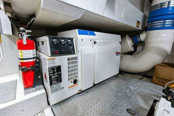 2006 Lazzara Yachts 84