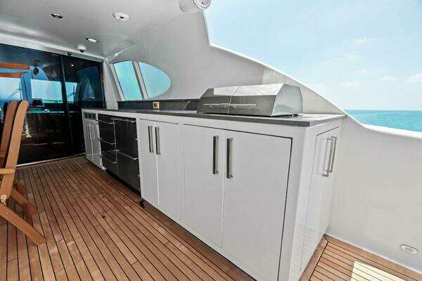 2006 Lazzara Yachts 84