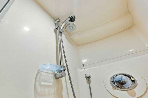 2006 Lazzara Yachts 84