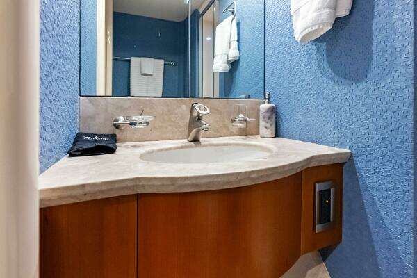 2006 Lazzara Yachts 84