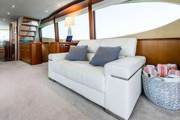 2006 Lazzara Yachts 84