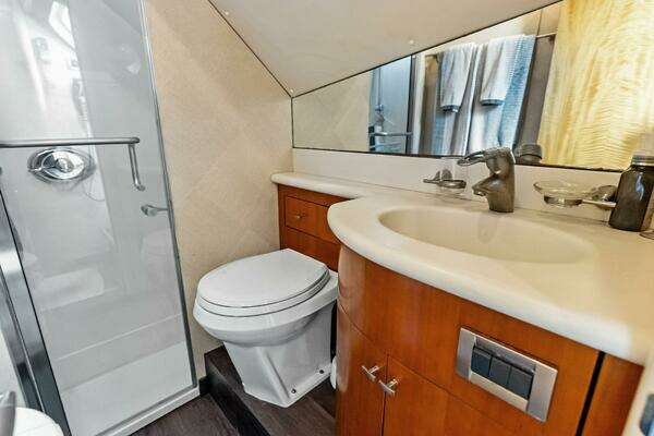 2006 Lazzara Yachts 84