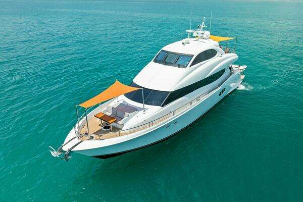 2006 Lazzara Yachts 84