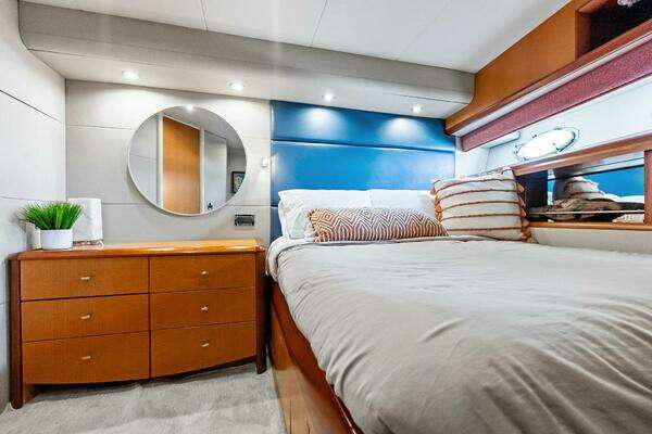 2006 Lazzara Yachts 84