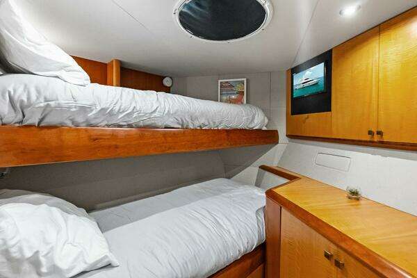 2006 Lazzara Yachts 84