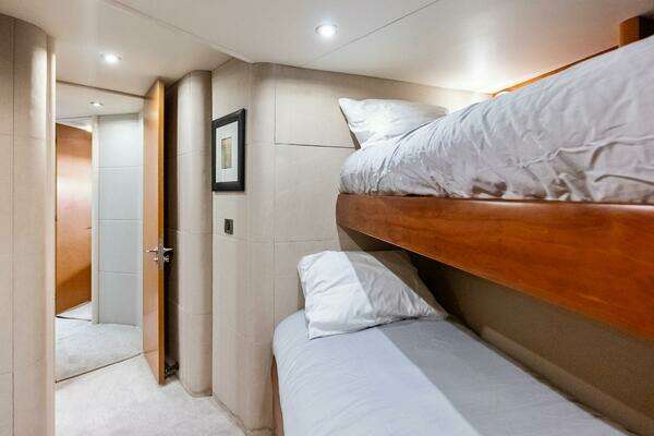 2006 Lazzara Yachts 84