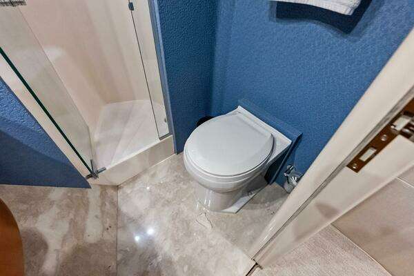 2006 Lazzara Yachts 84