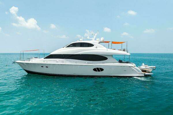 2006 Lazzara Yachts 84