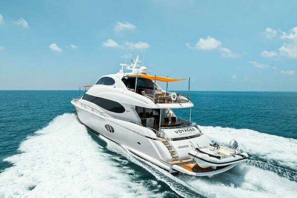 2006 Lazzara Yachts 84