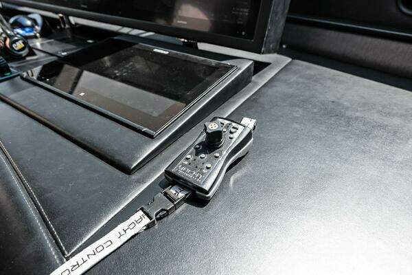 2006 Lazzara Yachts 84