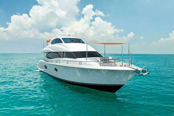 2006 Lazzara Yachts 84