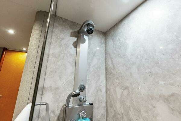 2006 Lazzara Yachts 84