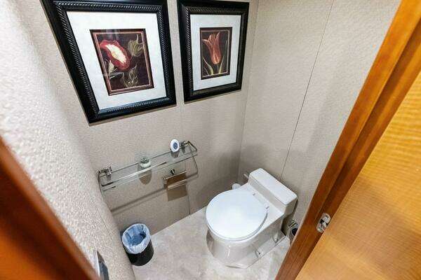 2006 Lazzara Yachts 84