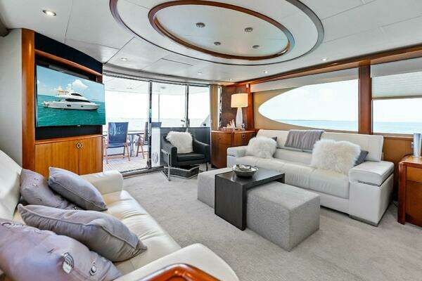 2006 Lazzara Yachts 84