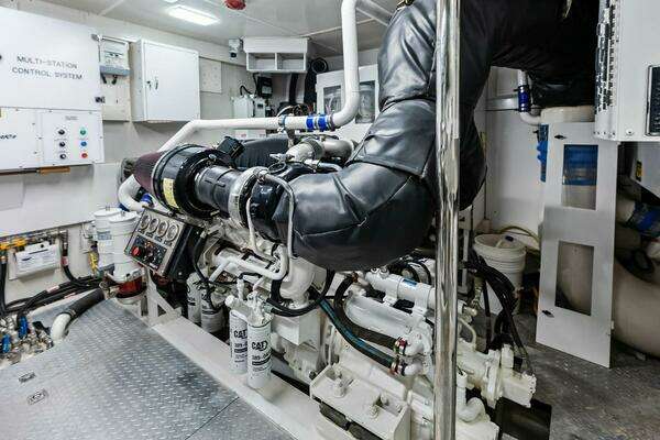 2006 Lazzara Yachts 84