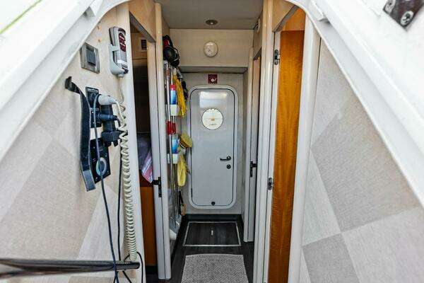 2006 Lazzara Yachts 84