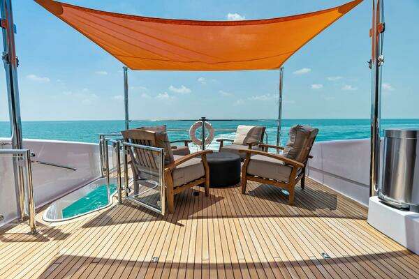 2006 Lazzara Yachts 84