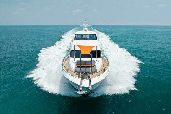 2006 Lazzara Yachts 84